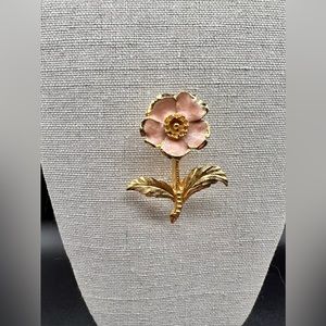 𝔾𝕆𝕃𝔻 𝕋𝕆ℕ𝔼 Pink Enamel Flower Pin